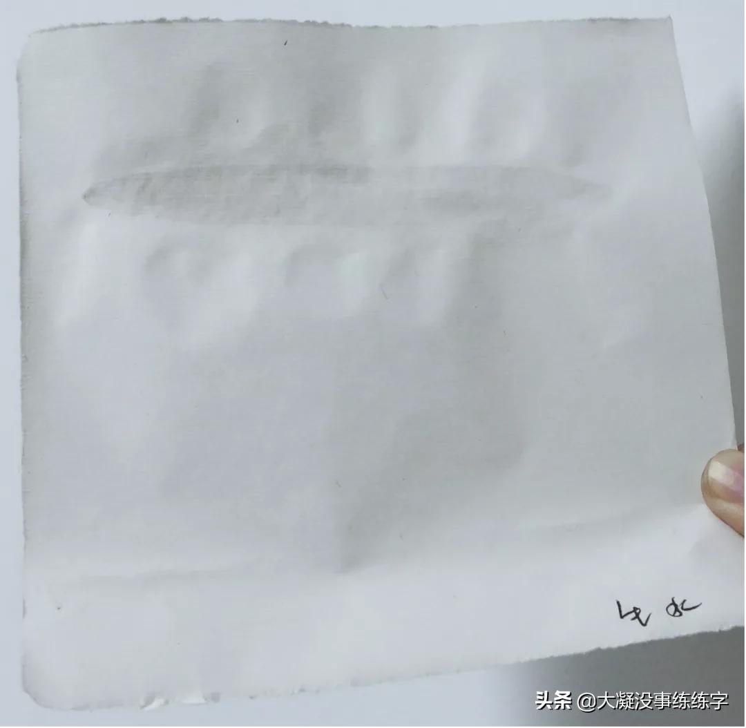 写完毛笔字的宣纸皱巴巴,写书法为什么纸会皱