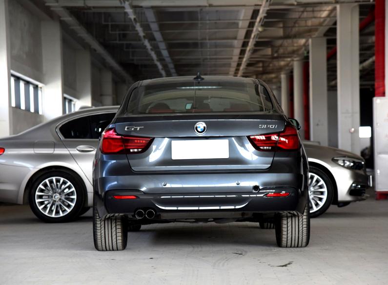 宝马3系gt2016款328i2.0t,国产后排座椅放倒全平的两厢小车