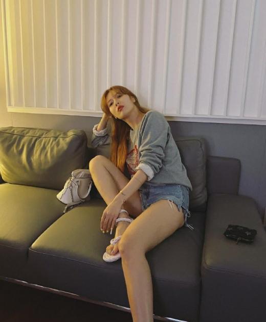 韩国女星泫雅写真,韩国女星衣着曝光泫雅