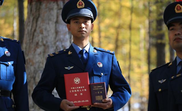 本科大二去当兵还能考军校吗,大专毕业去当兵有什么好的选择吗