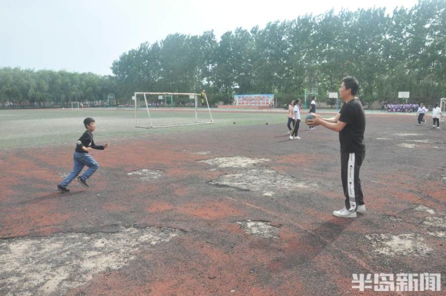 新闻周刊丨“童”班同学：14个辅导班带来的非常6+1，1个手球练就的快乐出口……