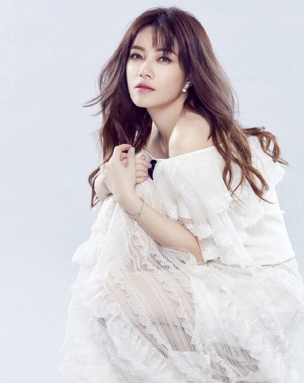 曾被大佬*规则潜**狼狈逃窜，为还巨债去乡下走穴捞金！她自作自受？