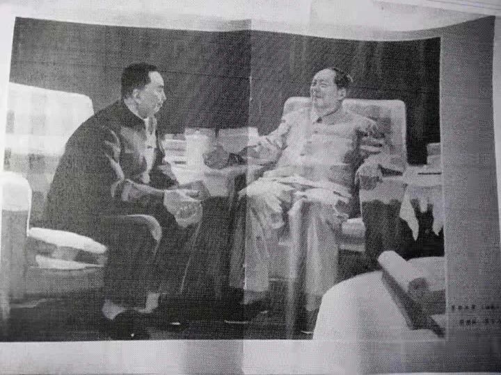 22个版本毛主席和*国锋华**同志在一起的画作，历史瞬间，永恒记忆