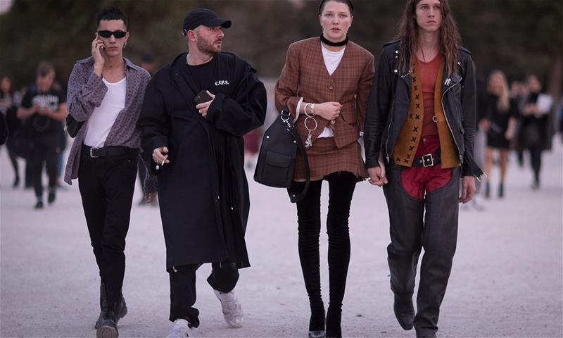 这年头穿什么显年轻,穿得中性一点才时髦