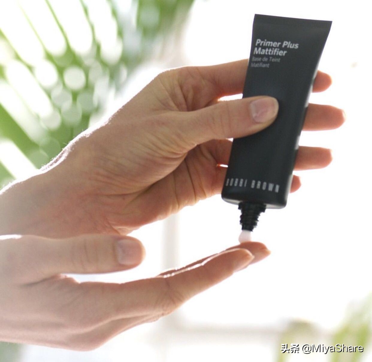 怎样能让底妆干净透亮,想让妆容干净持久选对底妆很关键