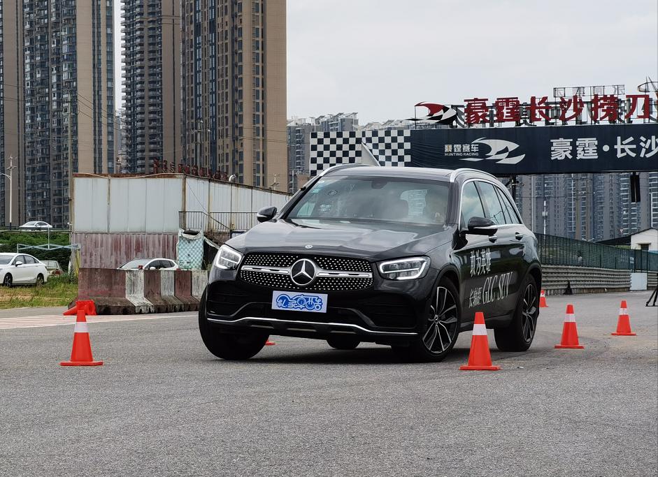 新款奔驰glc260l空间,2022款奔驰glc260l舒适性怎么样