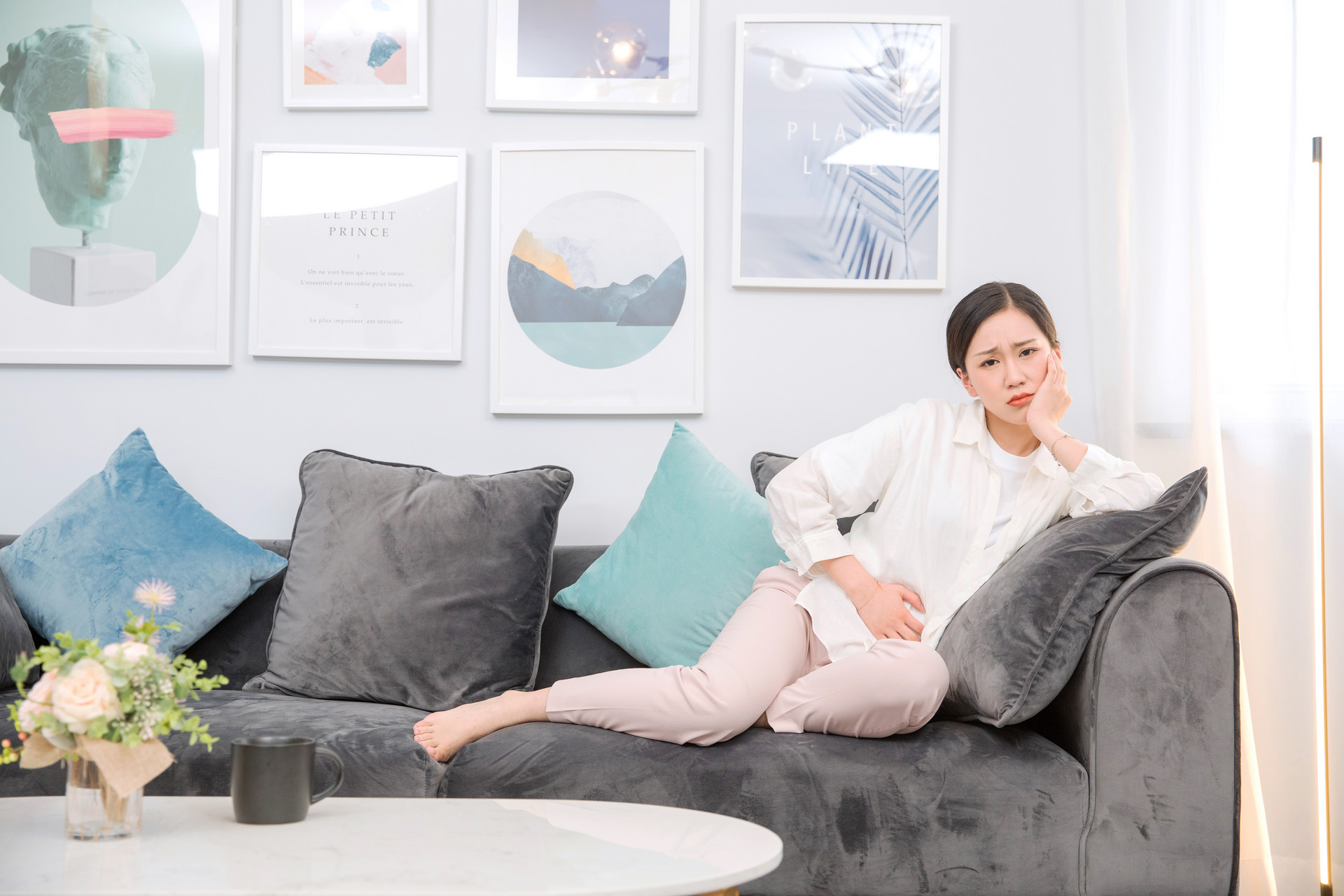 月经过后一直有淡淡的血水有腥味,女人来月经有异味是怎么回事