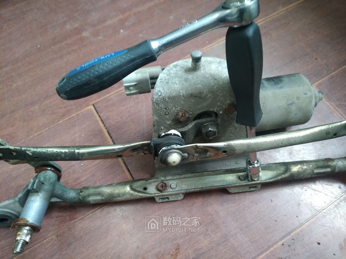 最老款长城c30怎么换雨刷,长城c30雨刷器喷嘴拆卸视频