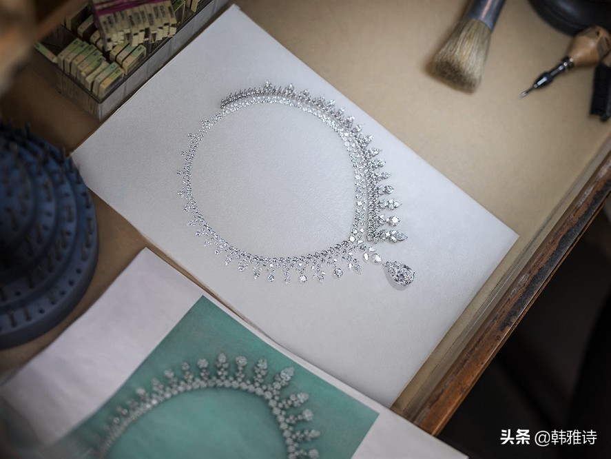 ladygaga戴的黄钻,ladygaga19年奥斯卡佩戴的珠宝