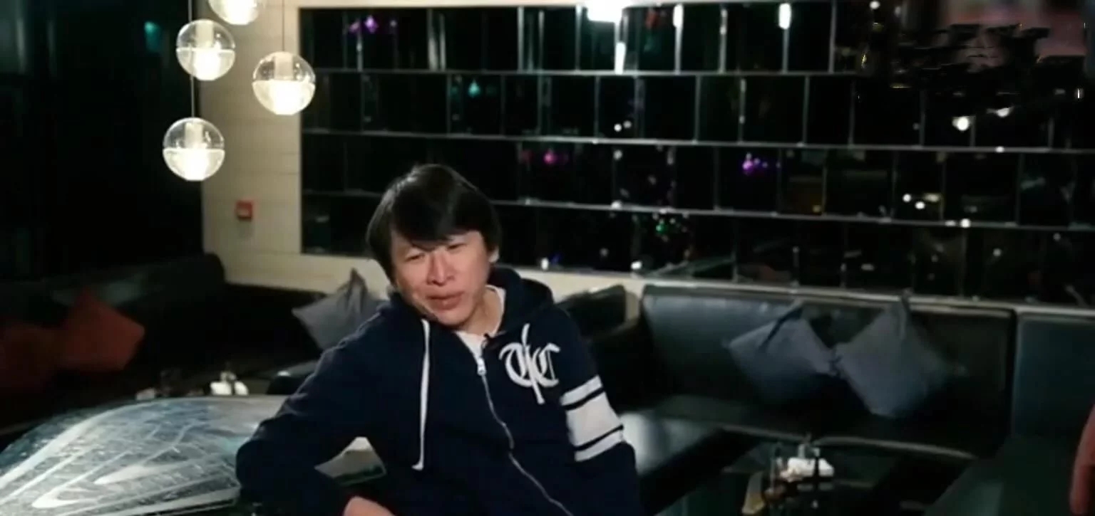 寰愬織闆勮杩板懆鏄熼┌,寰愬織闆勮皥鏄熺埛