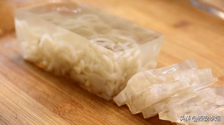 水晶冻肉的熬制方法,制作好的水晶肉冻怎么吃