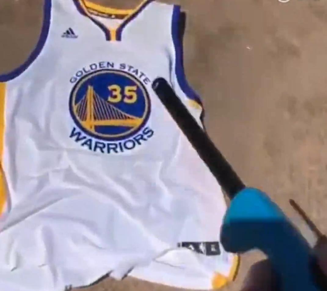 凯尔特人球迷为什么狂嘘欧文,欧文扔kd球衣