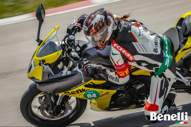 贝纳利tornado302跟飓风302r,新款贝纳利302r5秒破百