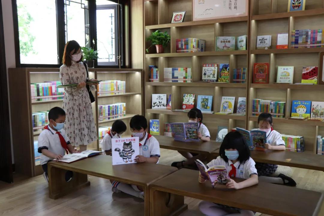 以爱育人温暖童心,以爱育人暖童心