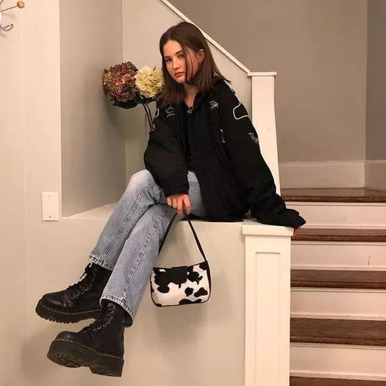 法棍包怎么搭配时尚,春夏百搭质感时尚法棍包