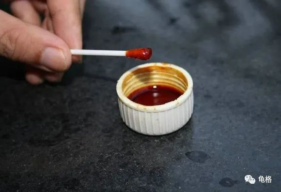 乌龟腐皮怎么用聚维酮碘药浴,聚维酮碘治疗乌龟腐皮需要泡多久