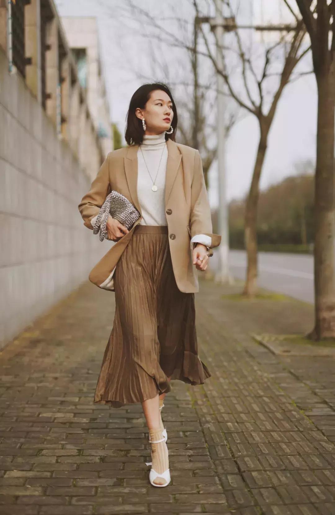 明媚优雅的穿法洋气又甜美,这个春天最时髦的穿法
