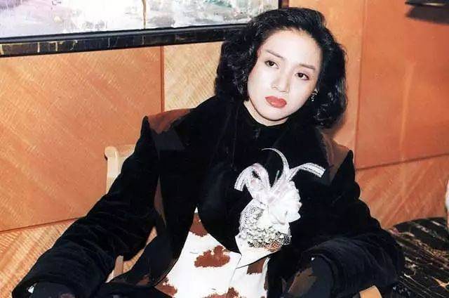 刘德华梁朝伟为梅艳芳扶灵,刘德华为梅艳芳送丧片段