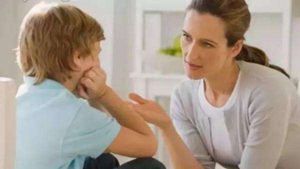 孩子骂妈妈滚还打妈妈该怎么教育,孩子对妈妈破口大骂