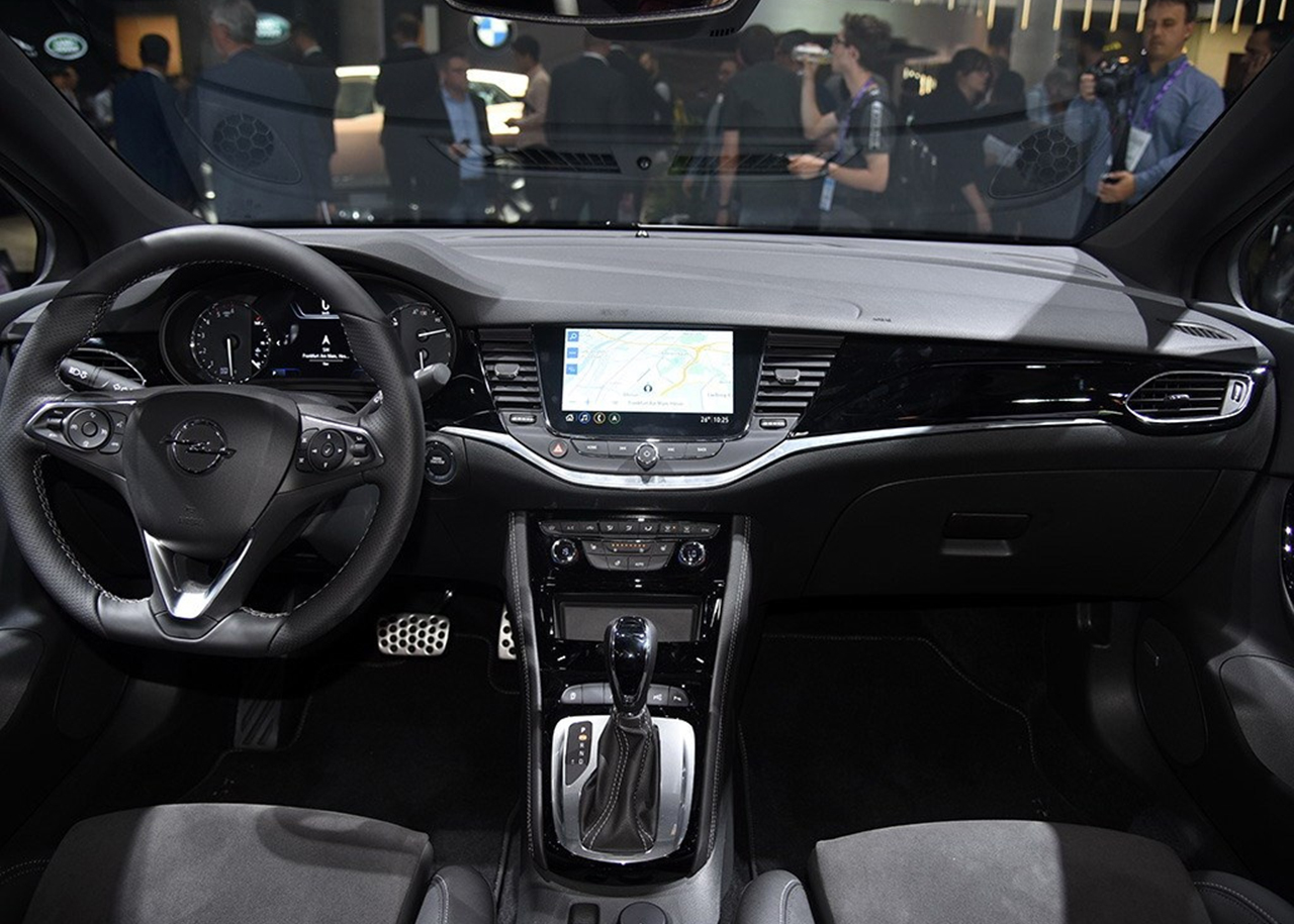 针对英国特供的“威朗”,不出自别克,而是沃克斯豪尔的旗舰