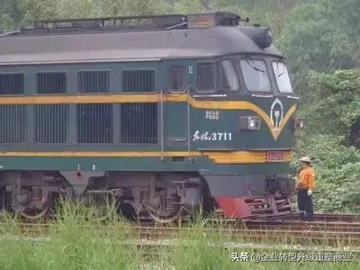 她放弃几十亿家产,用5年的时间打造估值10亿的“最牛茶馆”