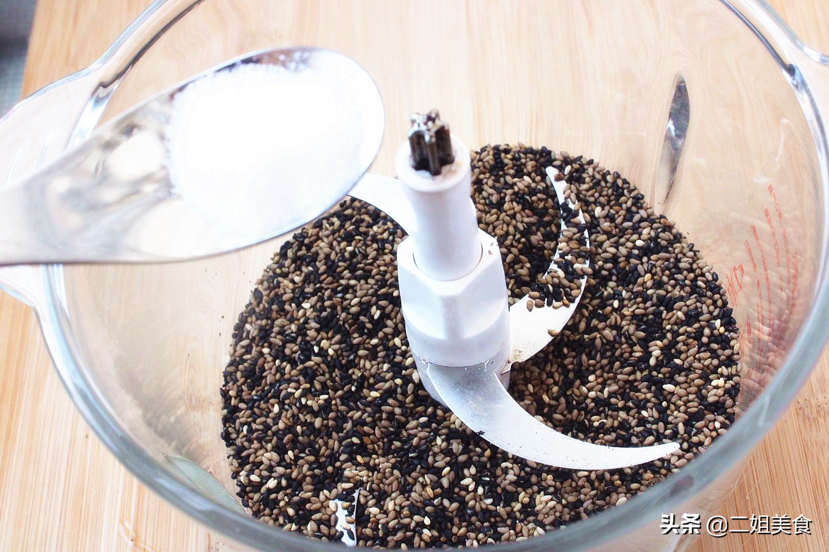 花生黑芝麻白芝麻怎么炒,黑芝麻和米饭一起煮芝麻要炒过吗