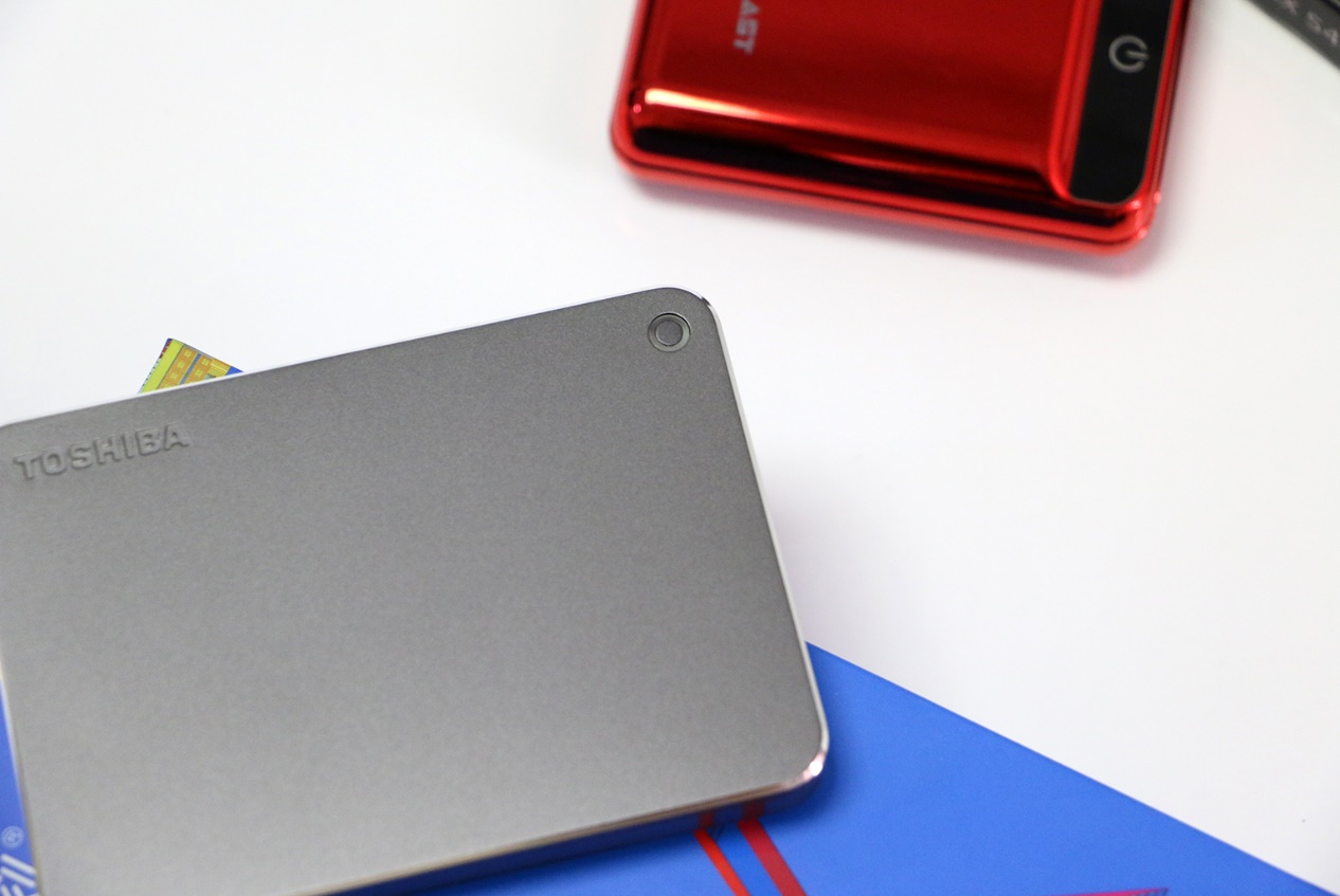 铝制外观可加密备份，东芝Premium移动硬盘照样玩大型3D游戏？