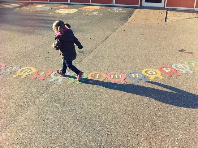 92年的李佳琦月赚100万：孩子，吃不了努力的苦，就要吃生活的苦