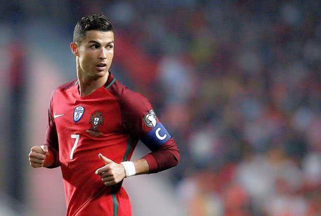 世界十大球王梅西,足球大逆袭梅西和c罗