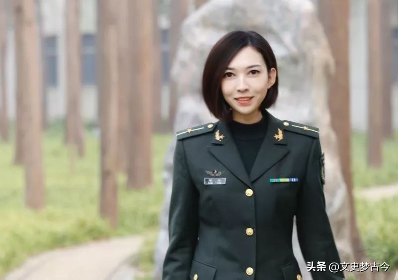 原著中吴哲是上尉还是少校,士兵突击吴哲个人简历