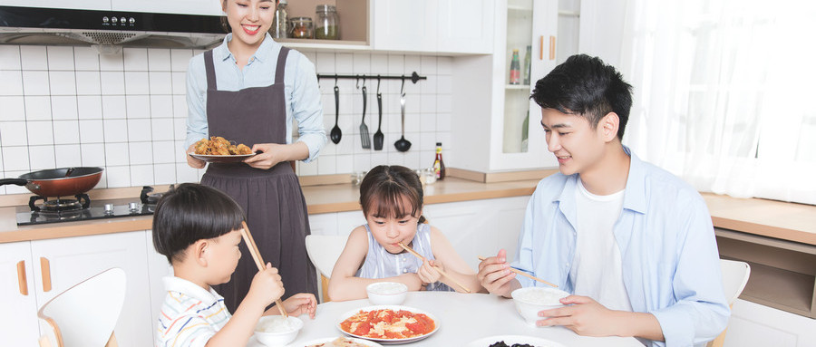 两周岁多的孩子不肯吃饭就喝奶粉,两周岁孩子不怎么吃饭