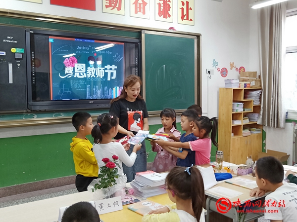 感恩教师节浓浓师生情视频,新昌三小开展教师节感恩教育活动
