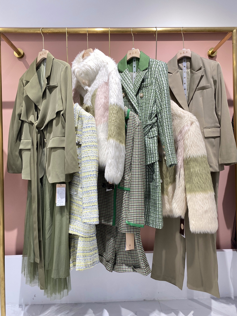 批发市场女装视频,广州十三行女装清仓直播间