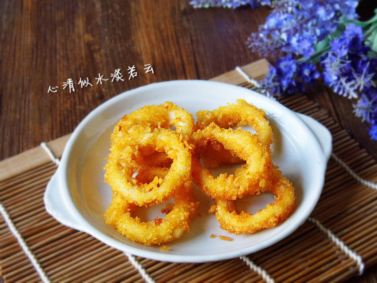 炸鱿鱼圈的做法没有面包糠,饭店炸整条鱿鱼的做法