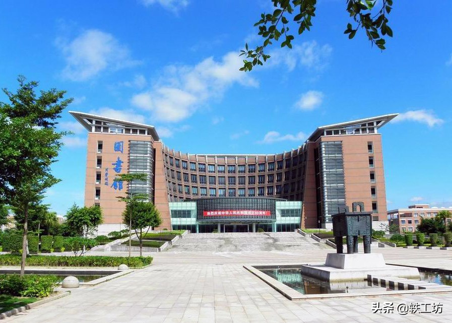 这三所“非双”师范大学,毕业生很容易进入体制内,考上就是赚到