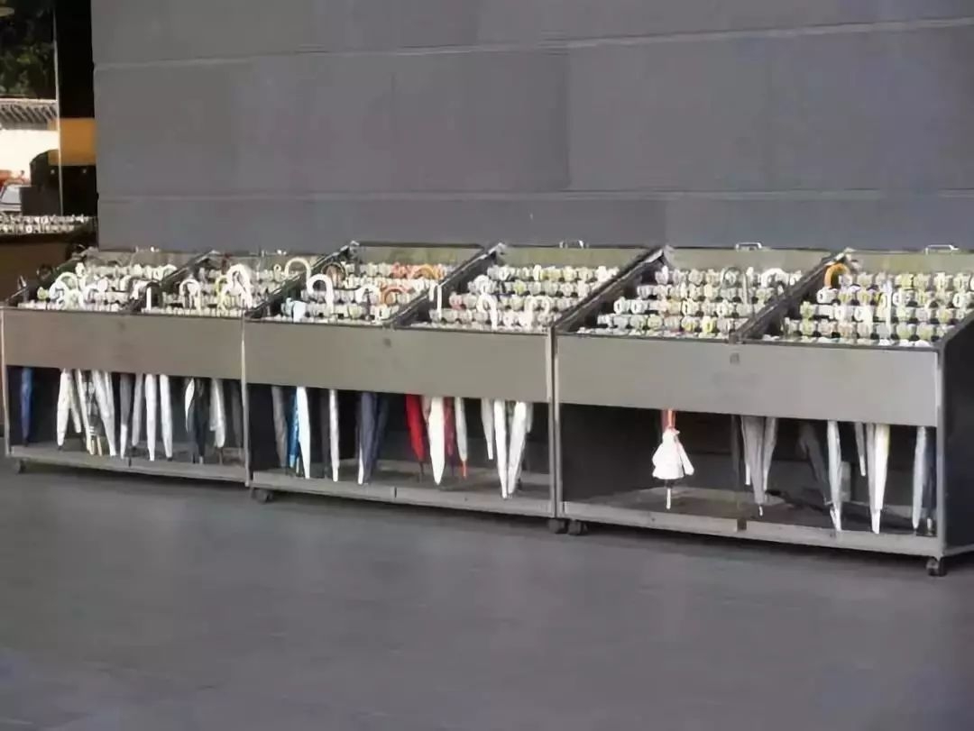 为什么日本人都用透明伞,透明伞有什么好处