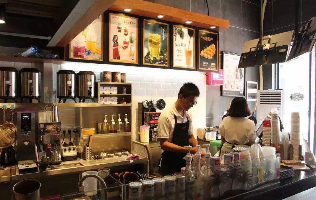 小小的饮品店一月净赚10万,小饮品店一年利润多少