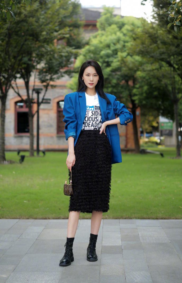 西装裙子怎么穿好看,西装裙子2019开春最时髦搭配