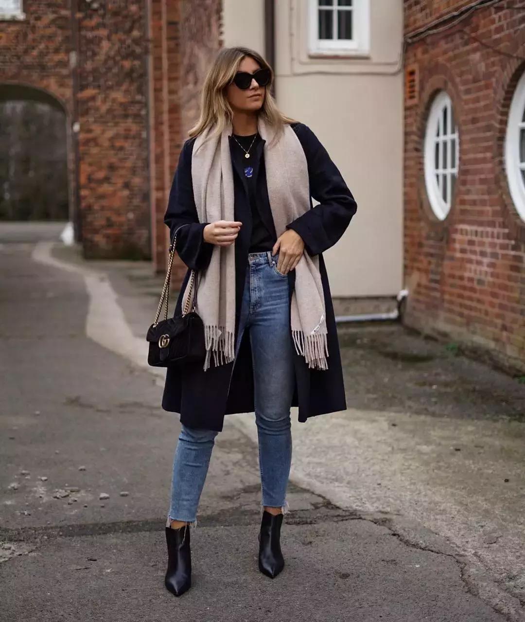 围巾怎么挑选适合自己的,买围巾又好看又简单