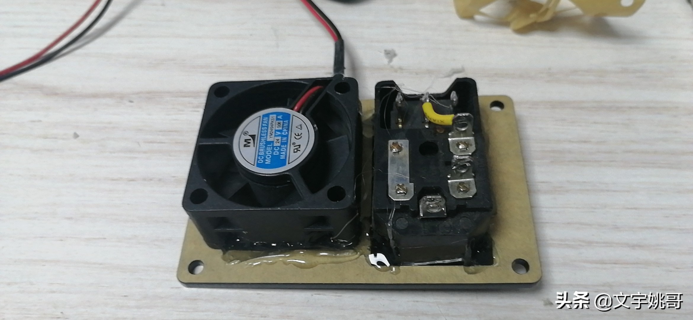 还在玩T12吗?快来看看用WY710高频烙铁主板组装台高性能高频烙铁