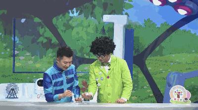 用纸做花放水里盛开的视频,用纸做花朵放水里盛开