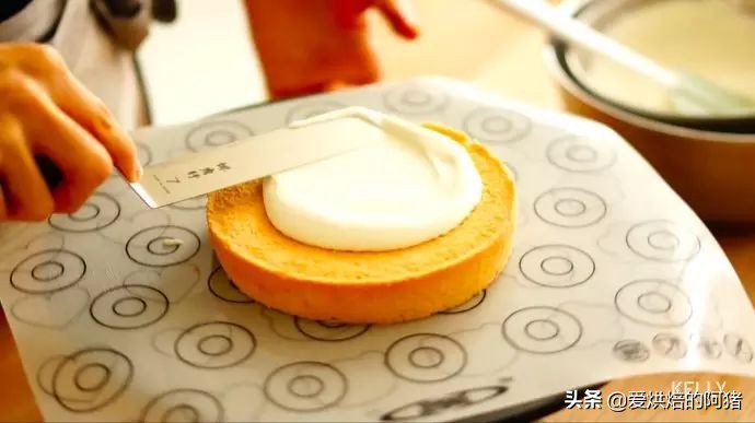 邱莹莹同款草莓奶油蛋糕，基础戚风胚，徒手脱模剖片及抹面挤花