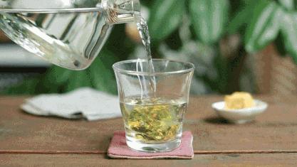 嘴唇干裂对应的身体脏腑是哪个,嘴唇总起皮器官发出信号