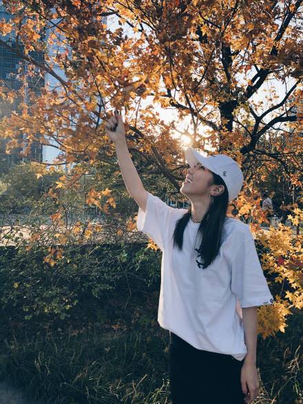 邓紫棋和林俊杰是一个级别吗,邓紫棋现场稳吗