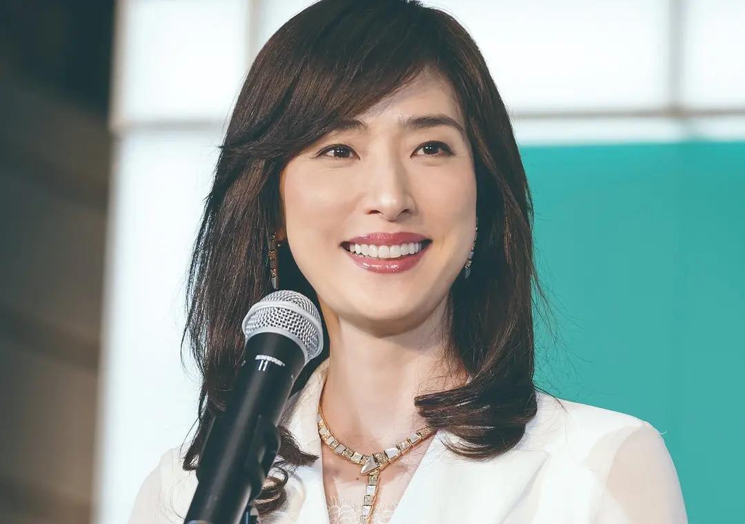 天海佑希2000年的视频,天海佑希笑红尘