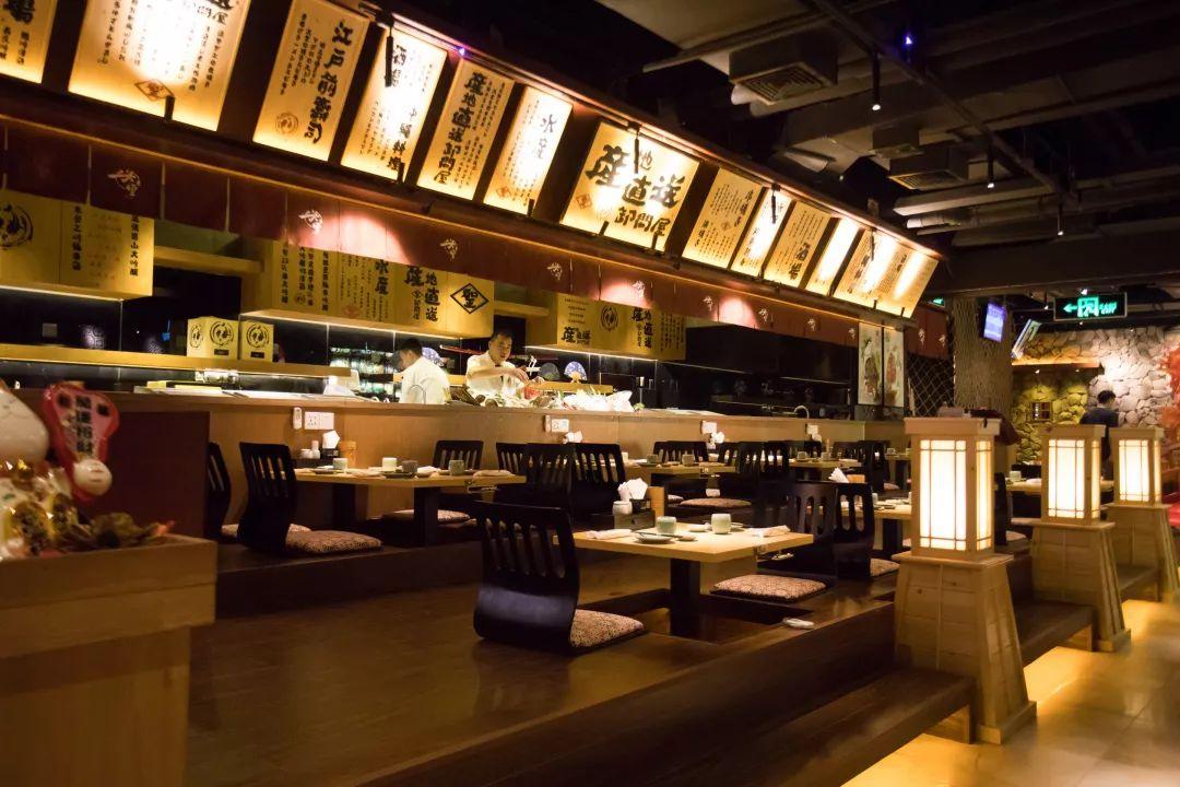 日式酒场大哥大出来营业了，凌晨3点还被小仙女围观