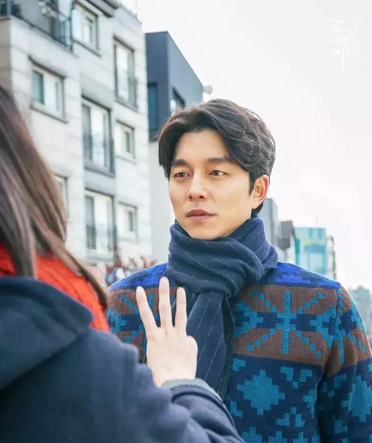 围巾怎么挑选适合自己的,买围巾又好看又简单