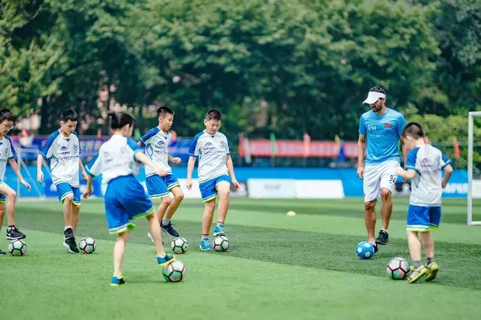 名校足球比赛,名校和足球