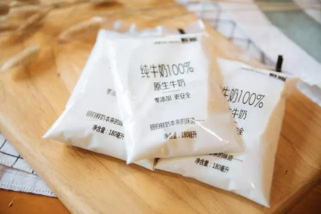 闪招客头条：网红“透明袋”牛奶背后，谁在撒谎？