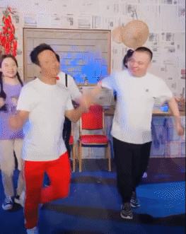 刘老根大舞台徒弟跟赵本山互动,刘老根大舞台直播才艺大比拼